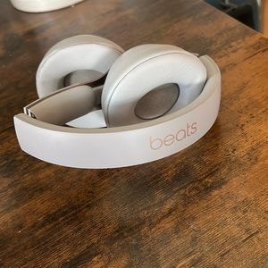 Lightly used Beats solo 3 headphones